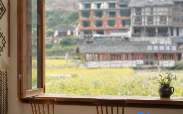 Sishi Four Seasons Homestay (Zhaoxing Dong Village) – Balcony – Qiandongnan