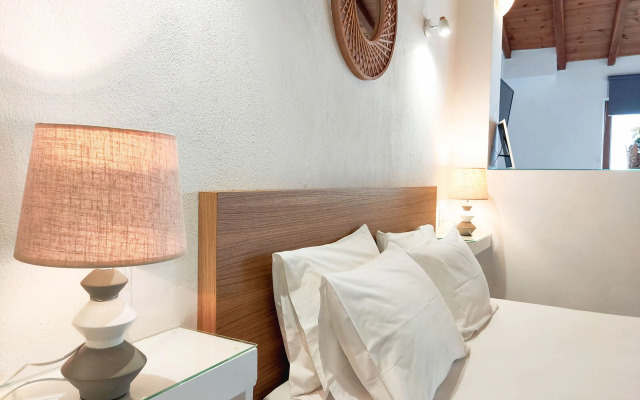 Del Sol Suites