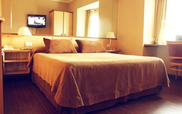 Hotel Aeroparque Inn & Suites