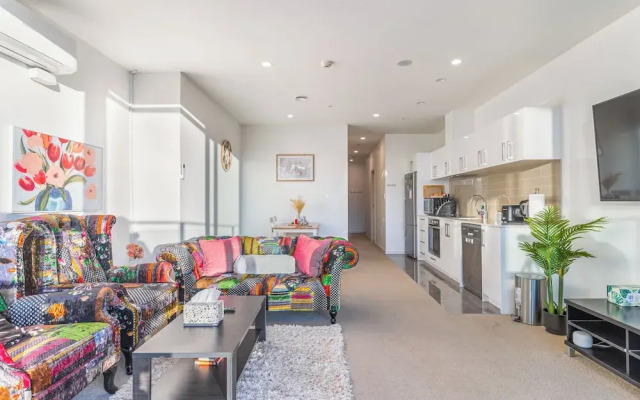 2Br Cbd Gem With City Views