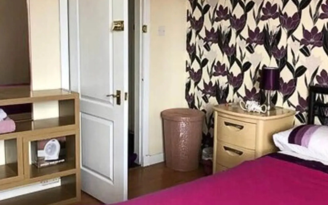 Central Falkirk 3 Bedroom Apartment