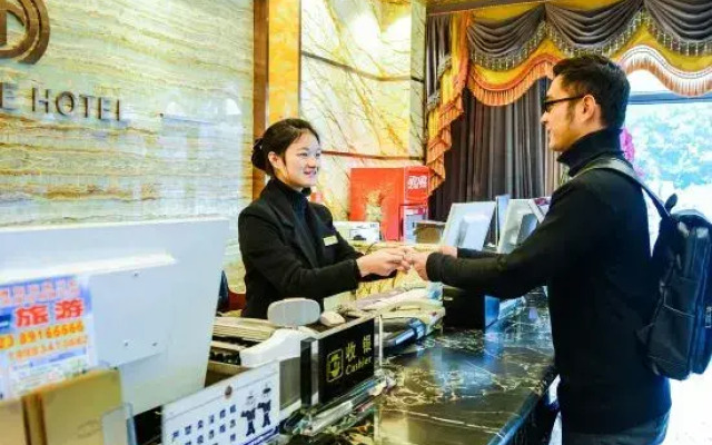 Yuechen Hotel (Xietaizi Subway Station)