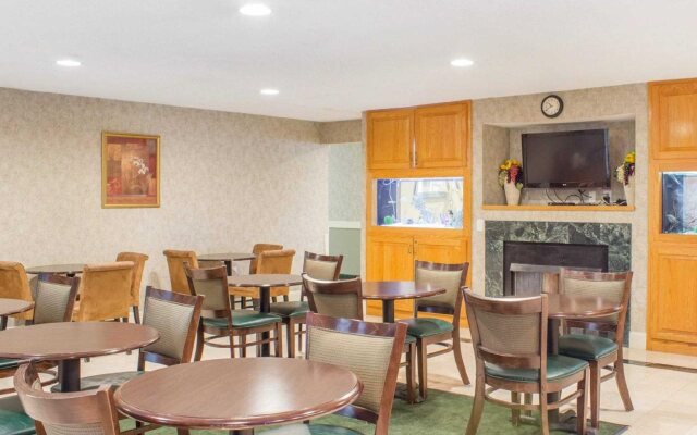 Econo Lodge Raleigh near Walnut Creek Amphitheatre