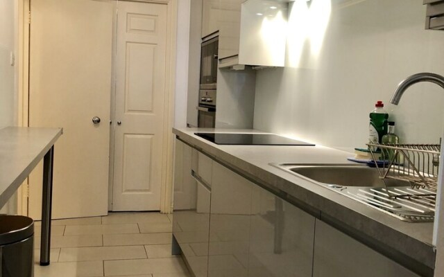 Victoria Station Apartment