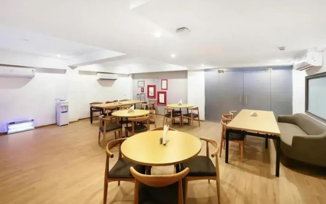 Hotel Mavens Orange Gurgaon