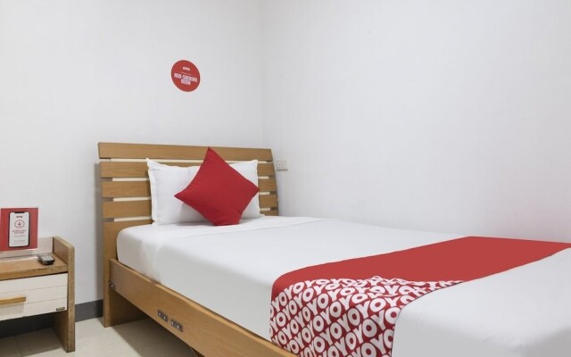 Lucky Hotel by OYO Rooms