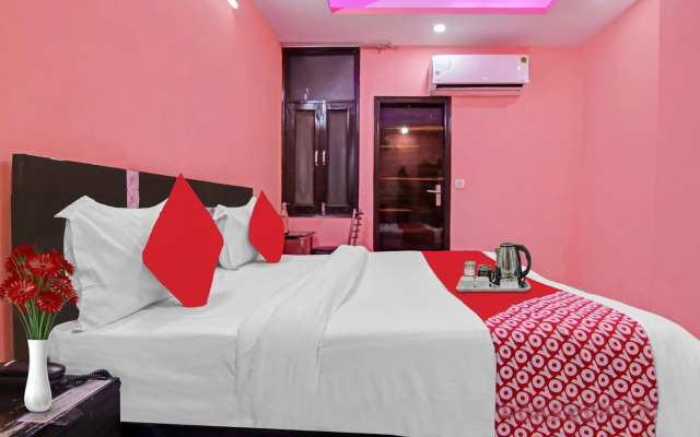 OYO Flagship 70281 Hotel Rishabh Inn