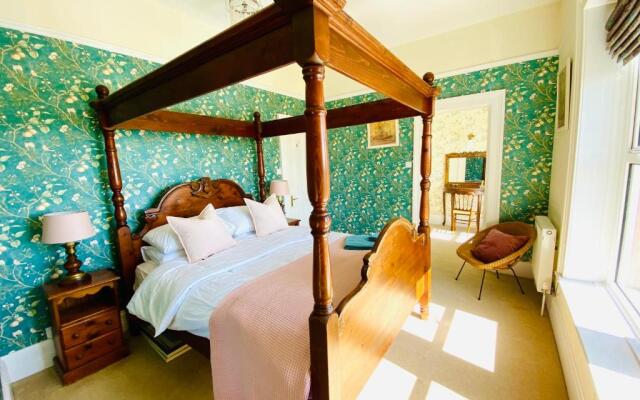Clarendon View, Historic Apartment with Sea Views