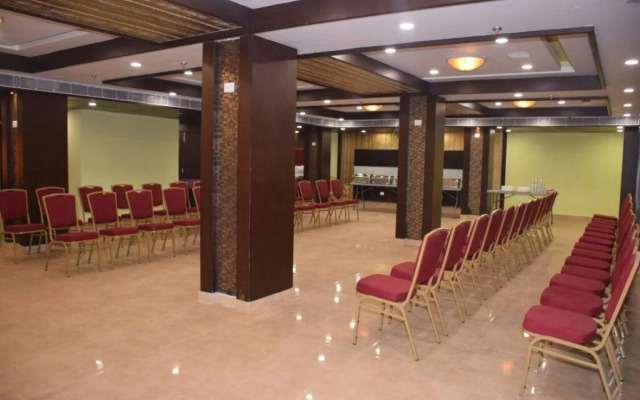 Hotel Trimurti Heights