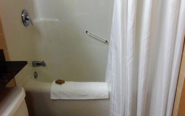 Rosslyn Inn and Suites