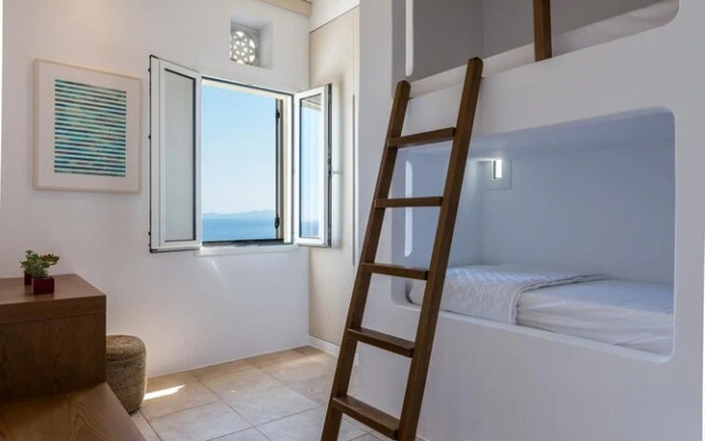 La Chapelle Est and Ouest in Tinos