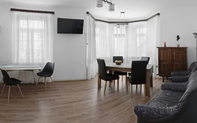 Iezer Residence