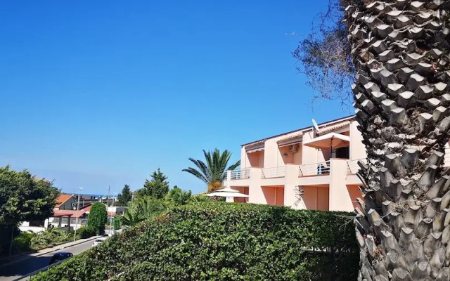 Kefalure, Terraced House in Residence With Swimming Pool