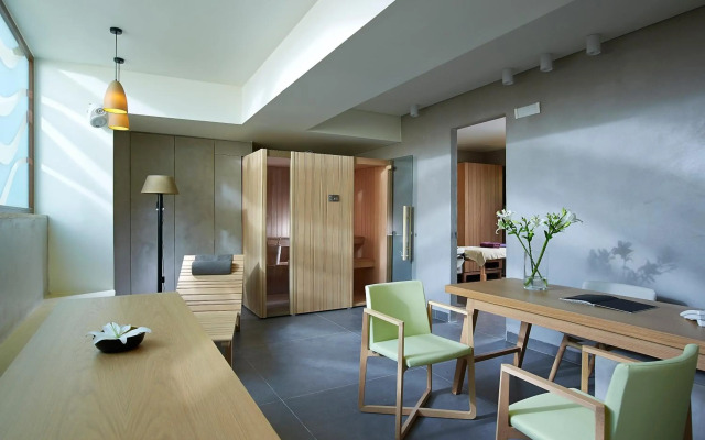 Mistral Hotel - Singles Only