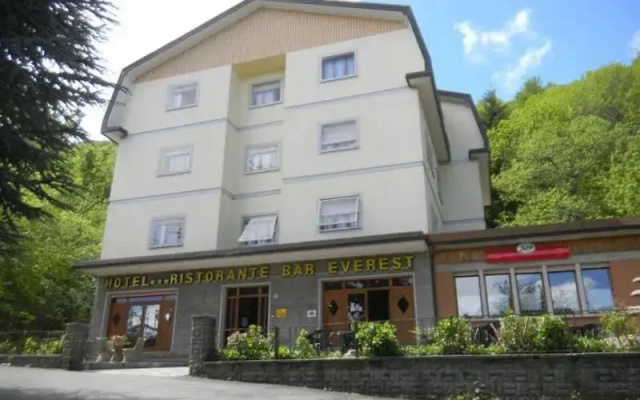 Hotel Everest