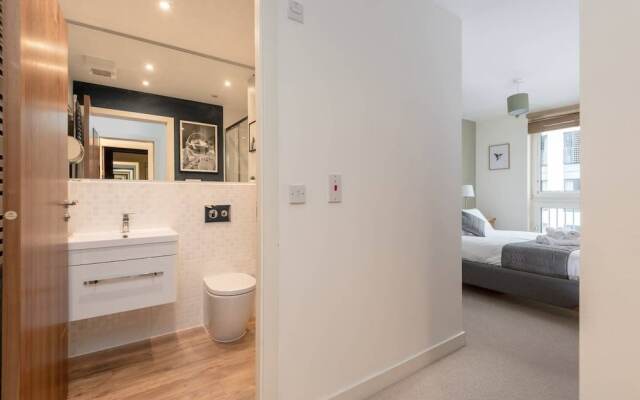 Ultra Stylish 2 Bed/2 Bath with Balcony & Parking