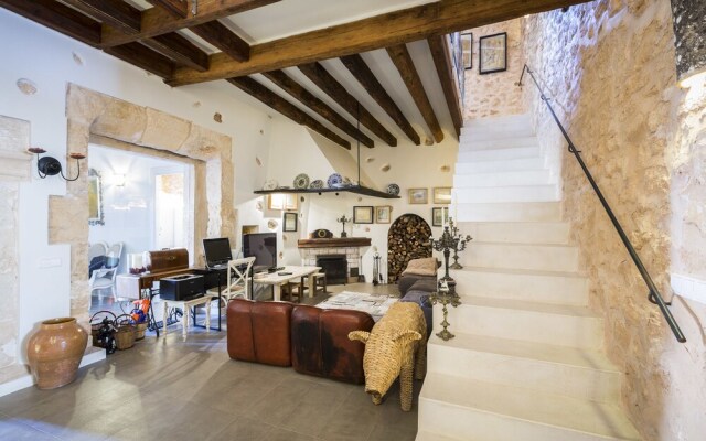 Residence by G Sa Caiassa