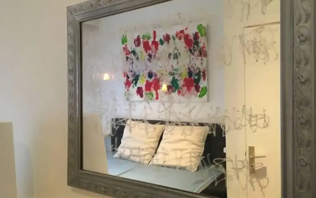 Huswell Artsy Family Apartment in City Center