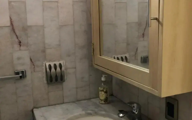 Sobre Costera, 1min La Quebrada, 3m playas/yates