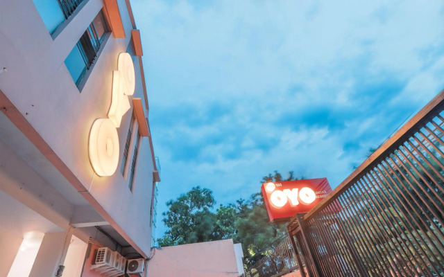 Super OYO 160 Lontar Residence