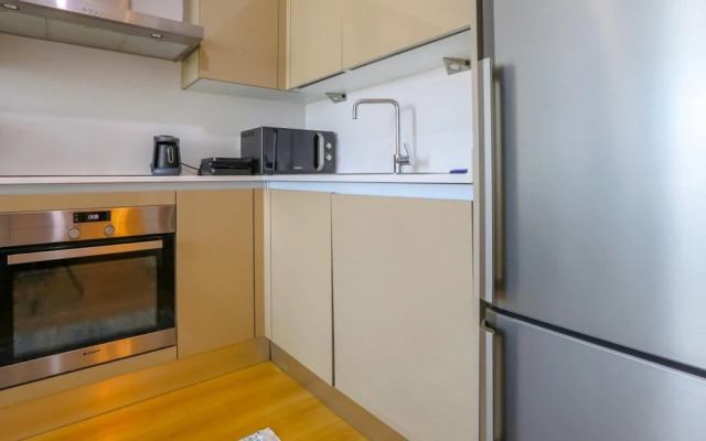 Business-friendly Res With Pool in Fikirtepe