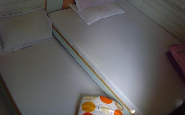 Yue Ka Guest House - 52-54 Argyle Street
