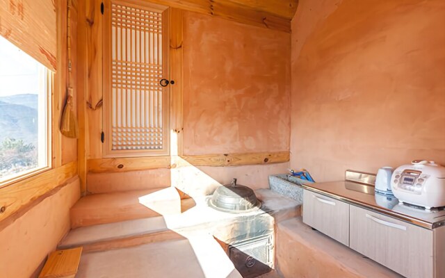 Hadong Jjillekkoch Hill Pension