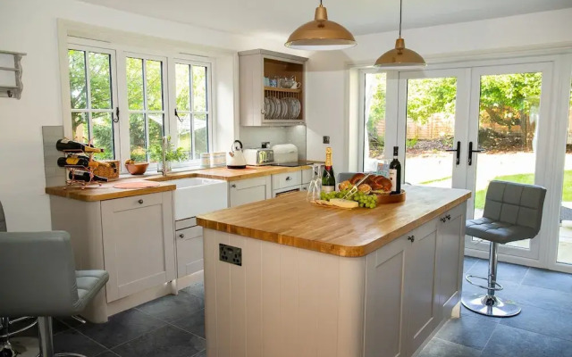 5br-10guests-fireplace-hottub-pets ok - Parking