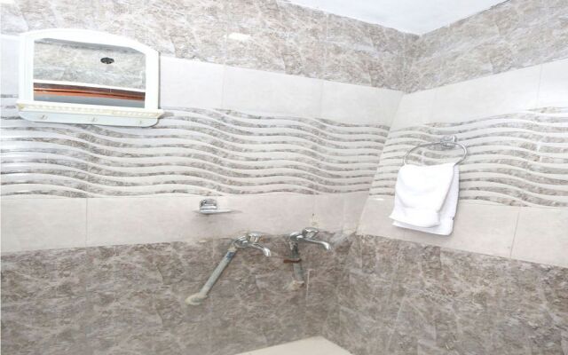 OYO 10407 Home Modern 3BHK Sanjauli Market