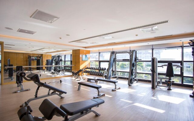 Hilton Guangzhou Baiyun - Free Shuttle for Canton Fair Period, Close to Luhu Golf Club & Leather Market