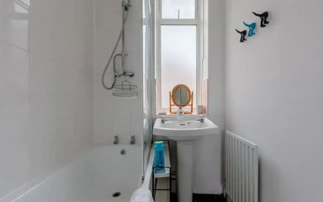 Bright & Spacious 2BD Flat - Hackney