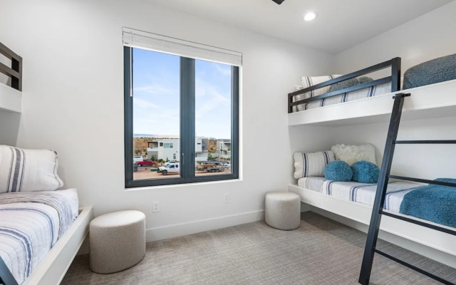 The Dugout 8 Bedroom Home