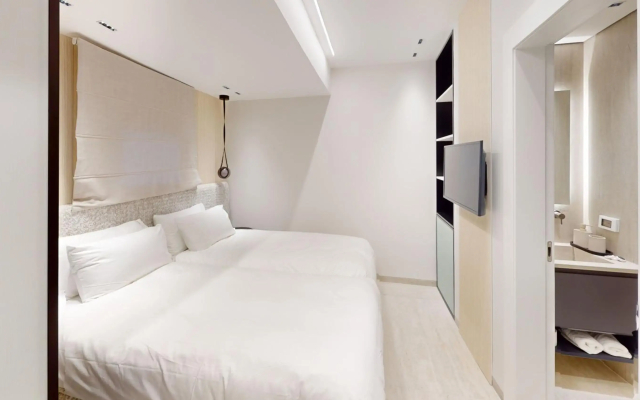 *King David Residences*2 Bd*Pool/Gym/Parking*