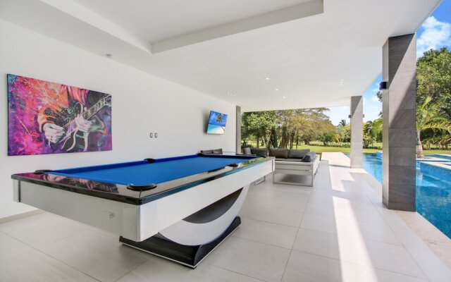 Ultra Modern Villa with Chef & Maid