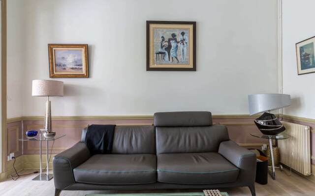 Bright 3BR Apartment With Garden in Gambetta