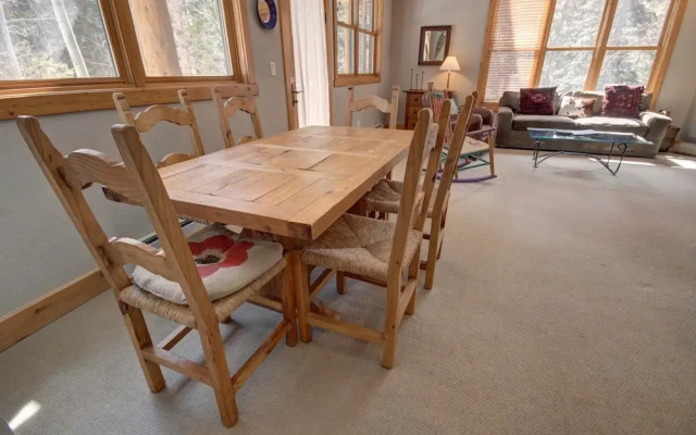 Trappers Crossing 8764