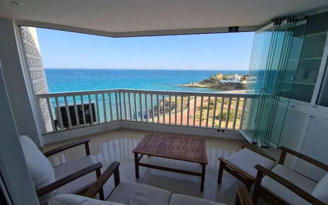 Luxurious 1st Line Top-floor Apartment With Direct Sea Access