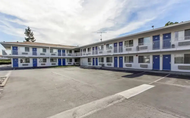 Super 8 by Wyndham Santa Clara