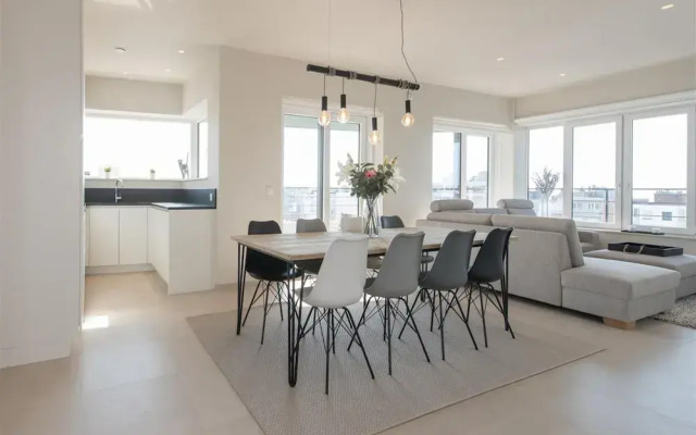 Serene Apartment With Mountain View