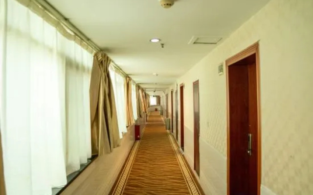 Tianzhong Business Hotel (Zhumadian Railway Station)