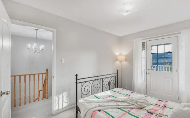 Spacious Whitby Haven 3BR Home Parking