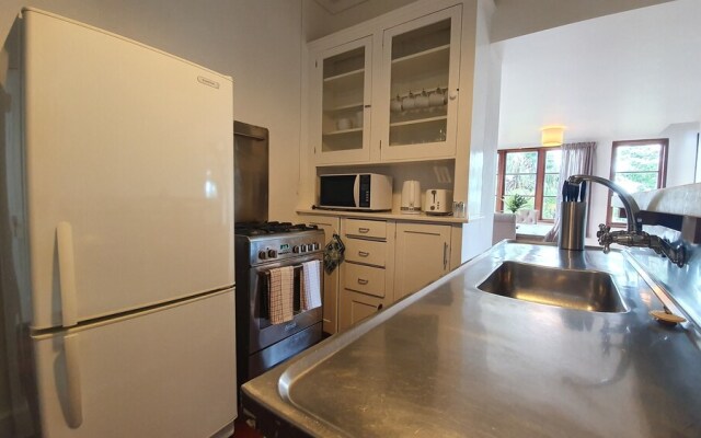 Bright and Modern Oasis in Kingsland