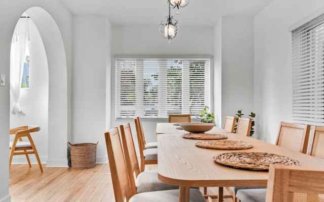 Stylish & Modern 4BD Home