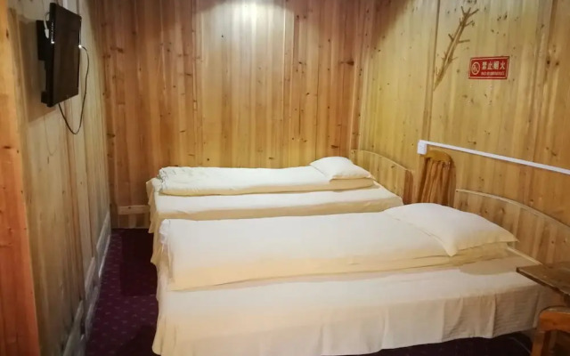 Spring Orchid Youth Hotel