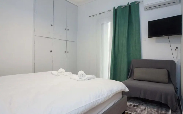 Stylish Renovated 2 Bd Apt in Exarcheia