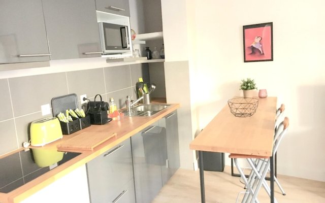 Studio in Marseille, With Furnished Balcony and Wifi - 2 km From the B