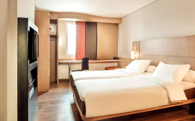 Ibis Gading Serpong