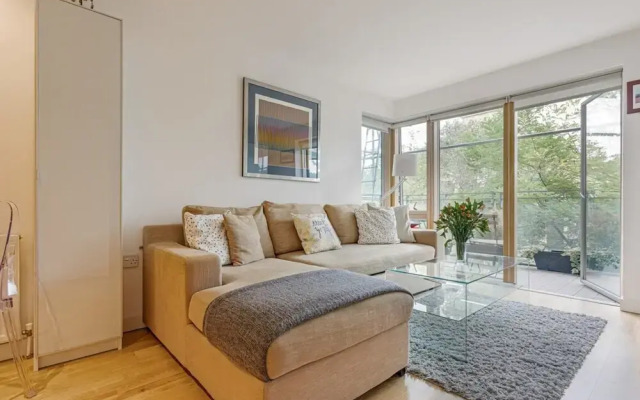 Bright 1 Bedroom Apartment Near London Bridge With Balcony