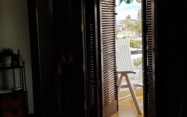 Lovely 2 bedroom house with private garden