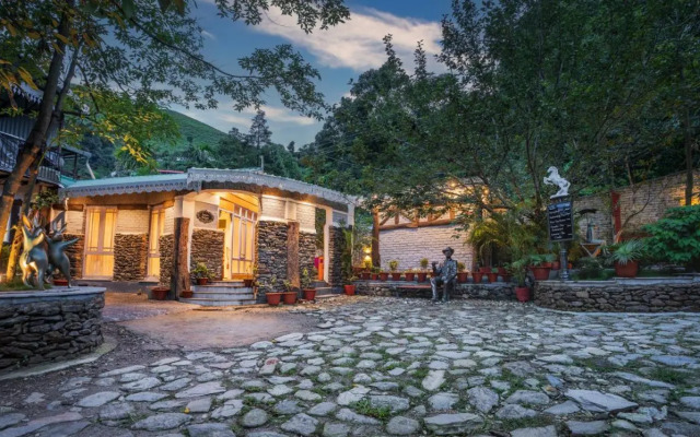 Summit Bougainvillea Tea Resort